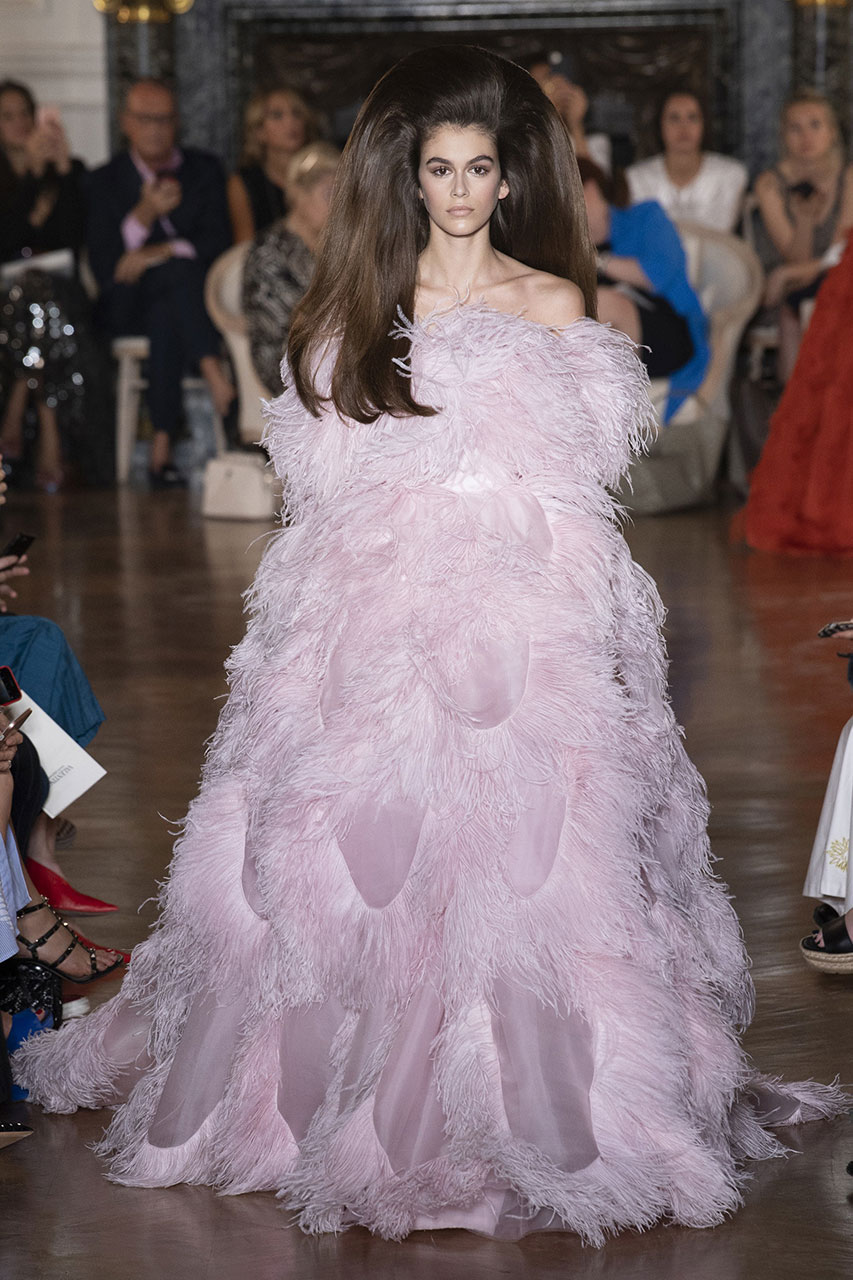 https://www.voguehk.com/media/2019/01/most-memorable-couture-gowns-of-all-time-0.jpg