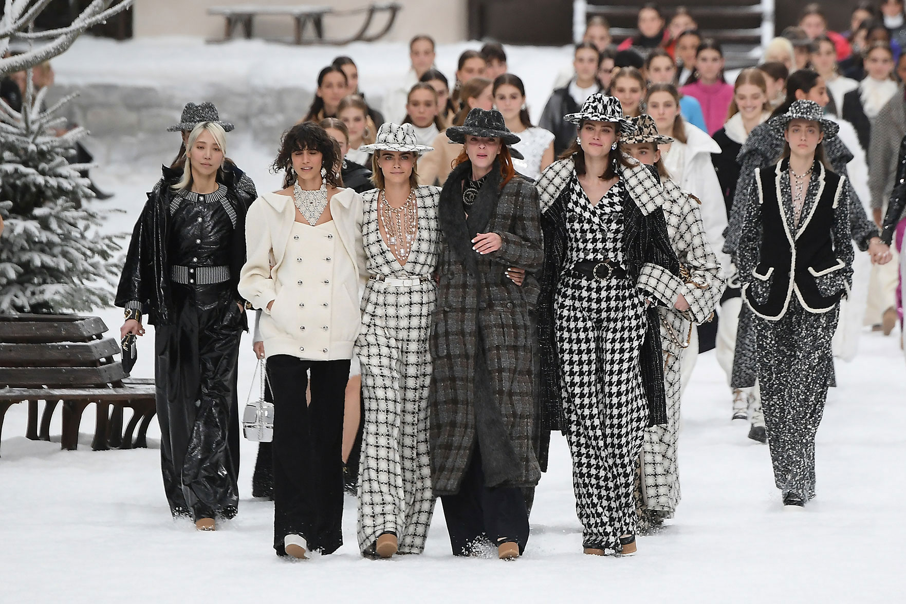 Chanel Honours Lagerfeld With His Final Collection – Vogue Hong