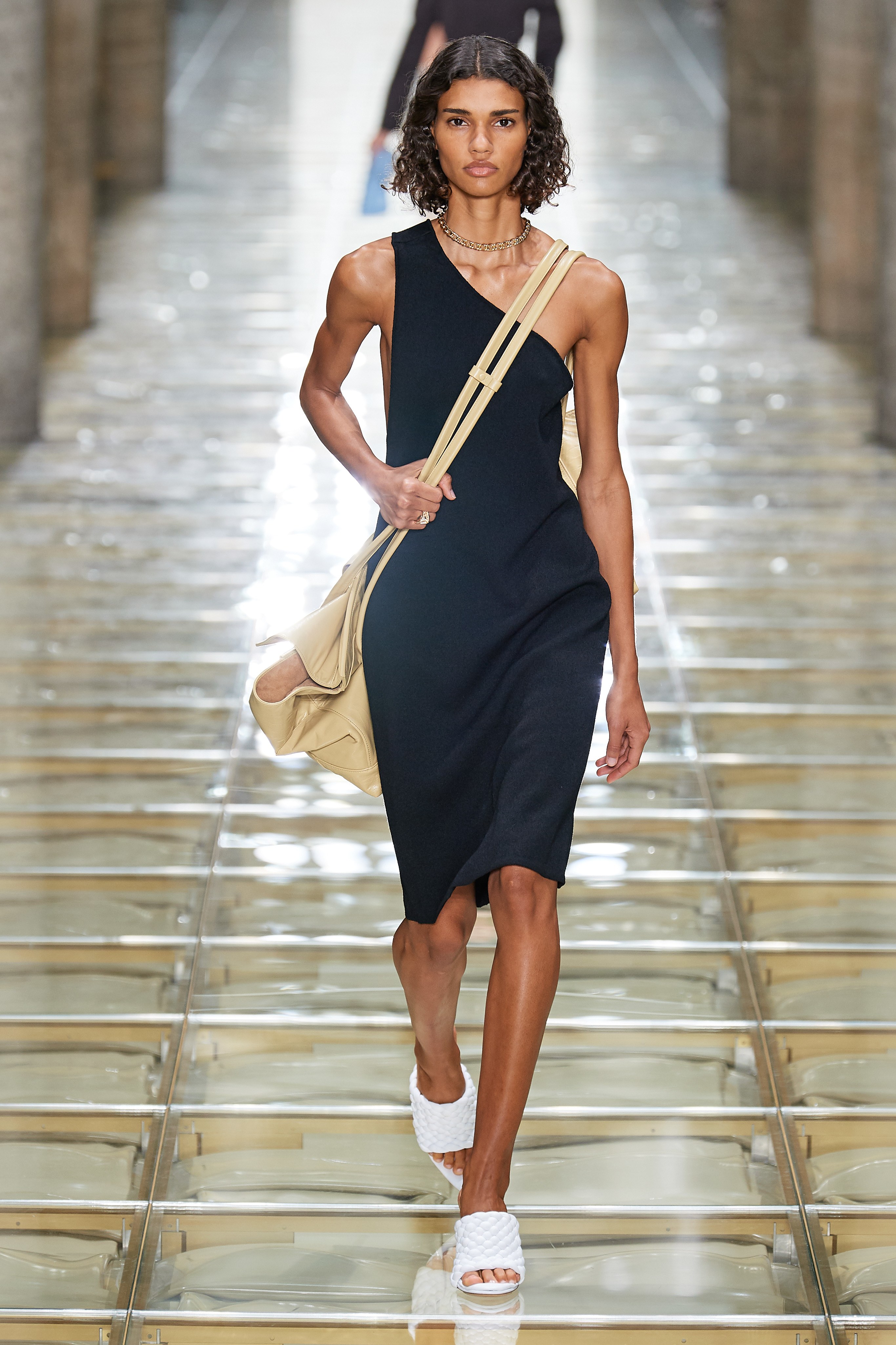 It feels like Spring in LA ☀️ Suit @zenapresley Bag Hermès via  @rebagofficial Sandals Bottega Veneta