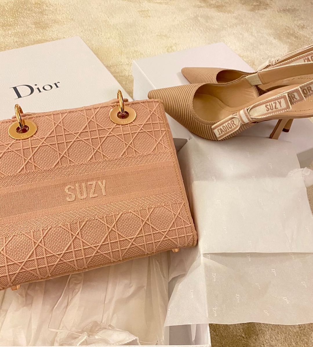 Chiara Ferragni 專屬j Adior婚鞋你也能擁有 Dior 首度提供為d Lite手袋及j Adior 鞋客製刺繡服務 Vogue Hong Kong