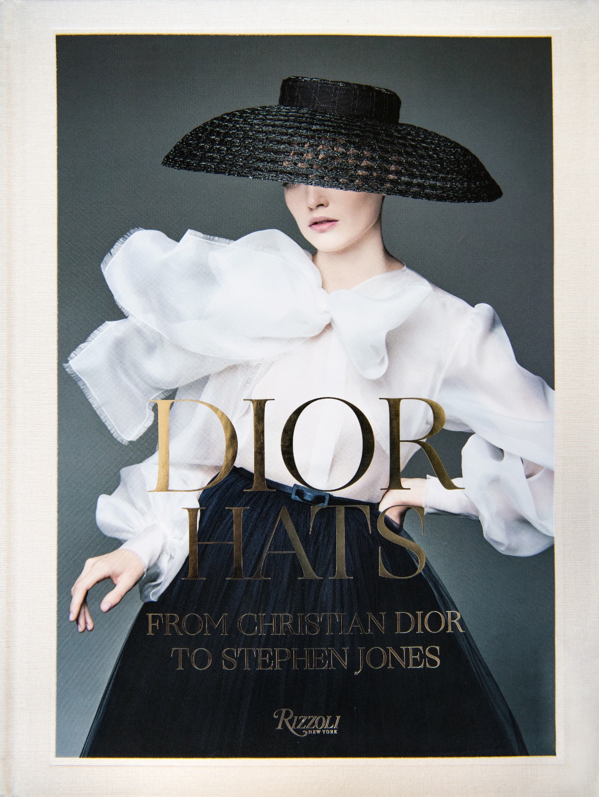 Dior Hats: 從Christian Dior 到Stephen Jones 帽子時尚盛載的時代美學