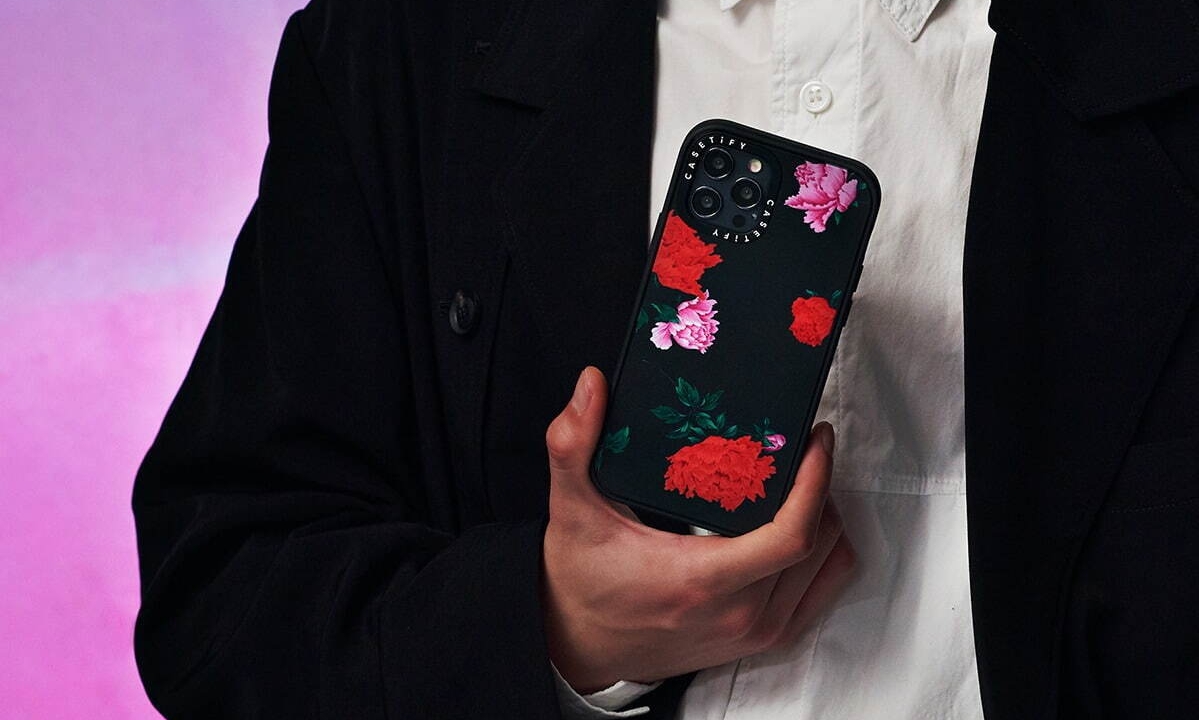 CASETiFY 與暗黑大師Yohji Yamamoto 首度聯乘，推出3款全新時尚手機殼