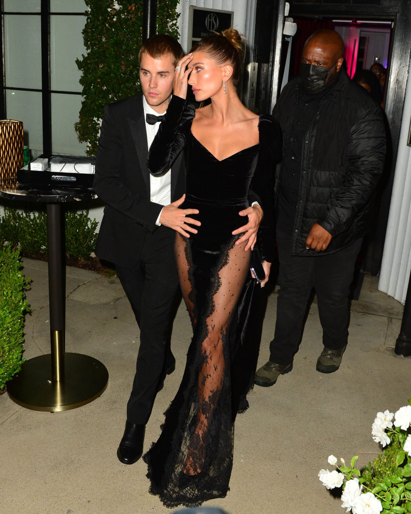 如何駕馭 Black Tie Dress Code？hailey Bieber 再次以一條 Lbd 驚豔 Instagram！ Vogue Hong Kong 