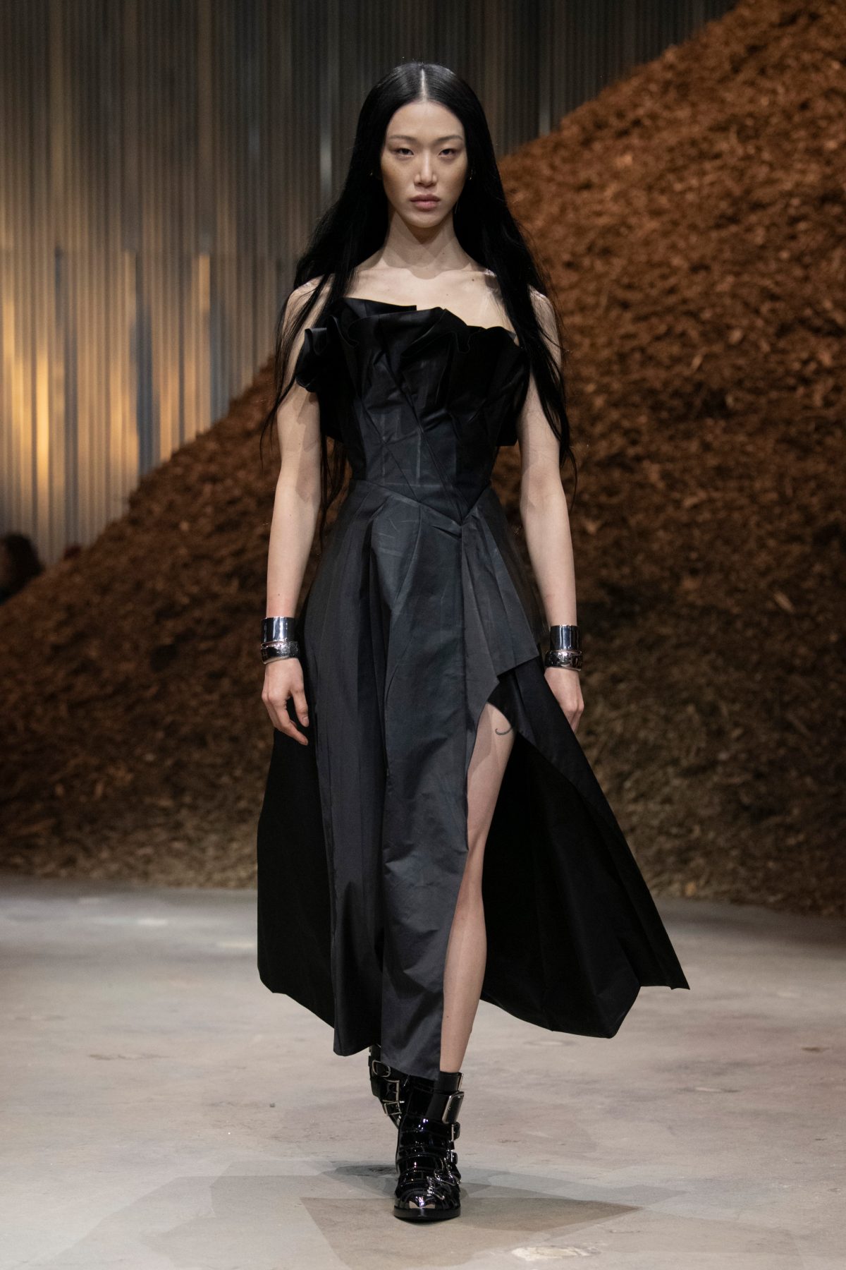 Alexander McQueen Returns To NYC To Unveil Their AW22 Womenswear