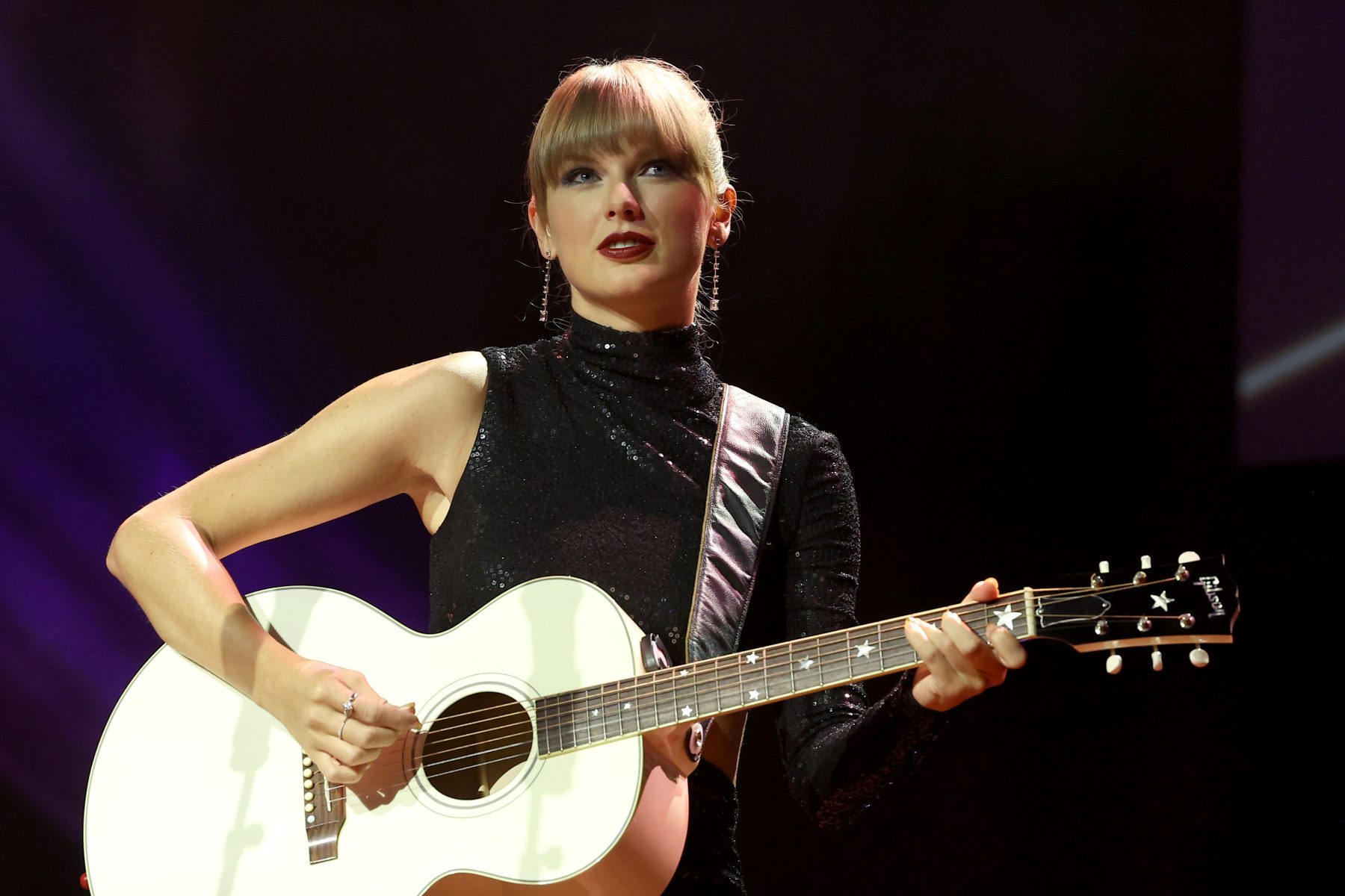 Taylor Swift 睽違四年巡迴演唱會《The Eras Tour》明年正式啟動！率先在美國開唱新專輯和過往熱門歌曲 Vogue