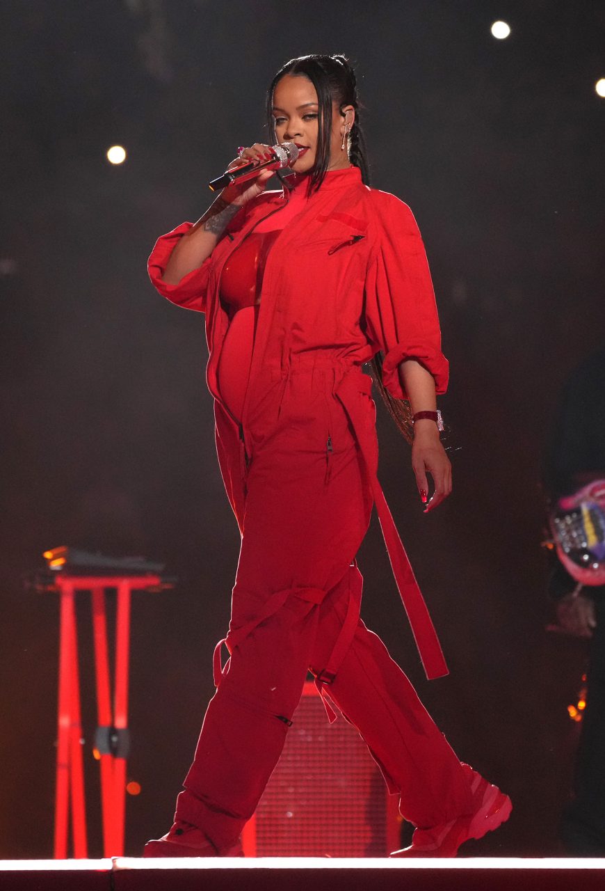 Singer Rihanna attends the 'Young Fashion Designer': LVMH Prize 2017  News Photo - Getty Images