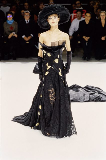 Amber Valletta And Shalom Harlow's Most Iconic Runway Moments