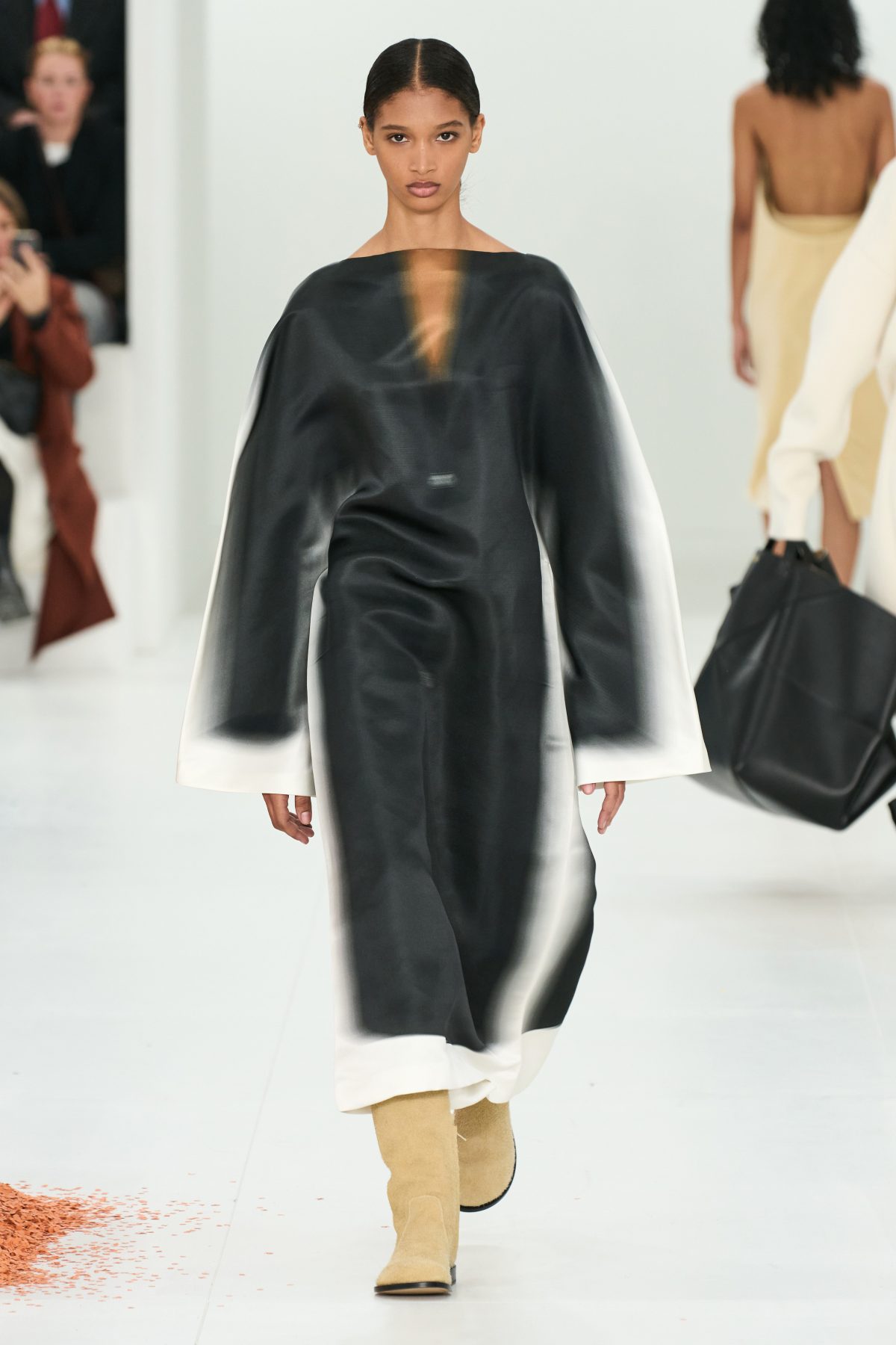 LOEWE Runway Fall Winter 2019. LOEWE Fashion Show - LOEWE