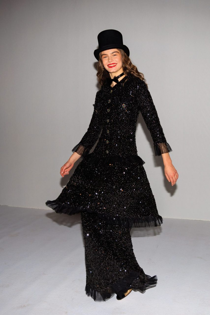 Virginie Viard Brings the '70s Back for Chanel Métiers d'Art 2023