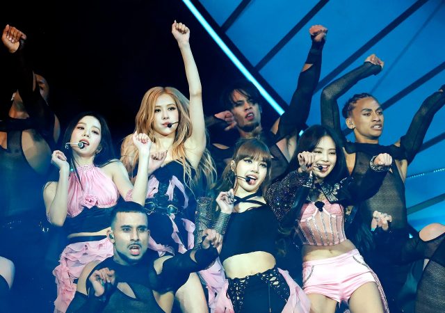 韓國女團 BLACKPINK 登上 Coachella 2023 主舞台，時尚舞台服造型充滿亮點！ – Vogue Hong Kong