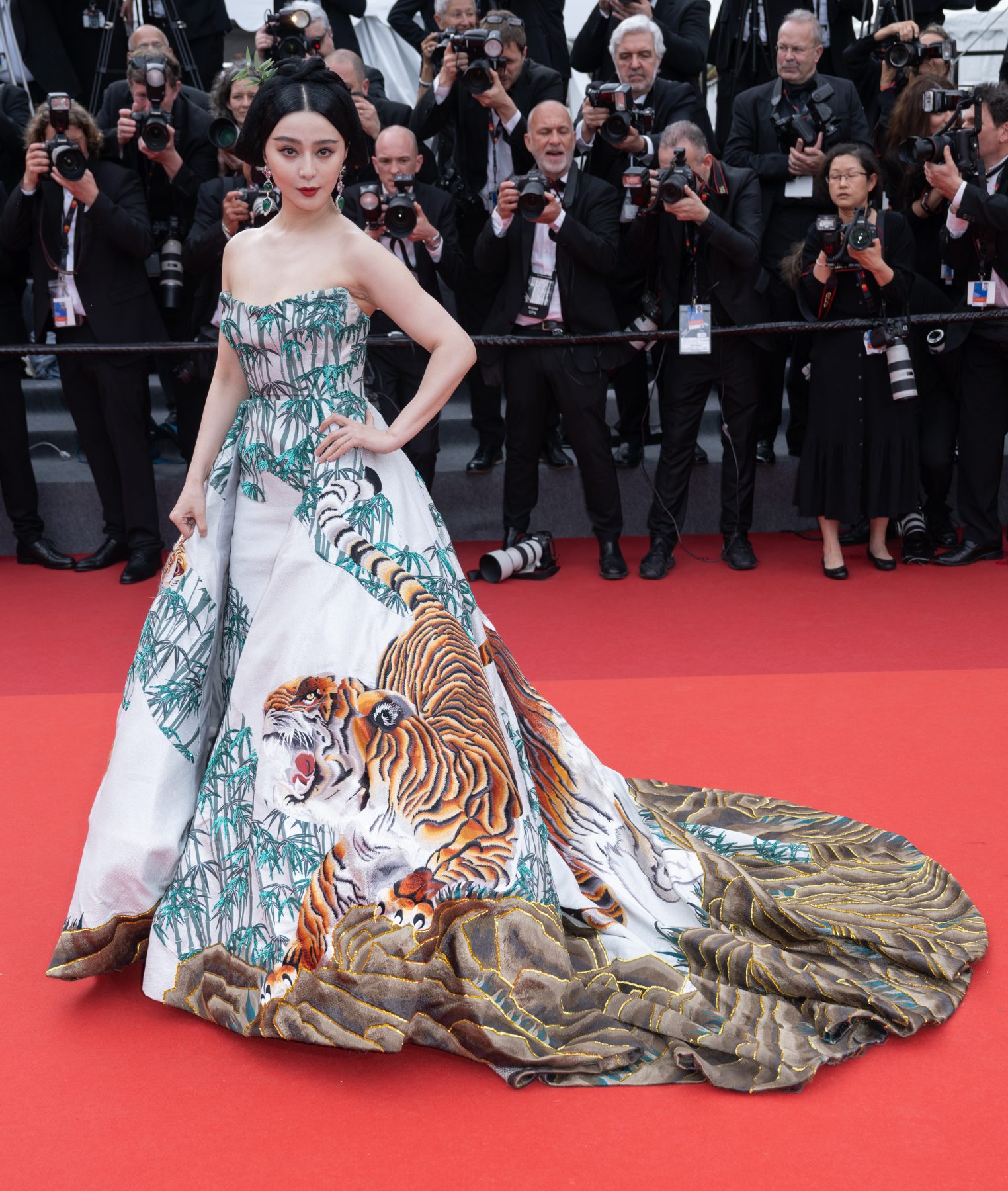 V Jennie Aespa And More The Best Dressed Asian Stars At 2023 Cannes 4005