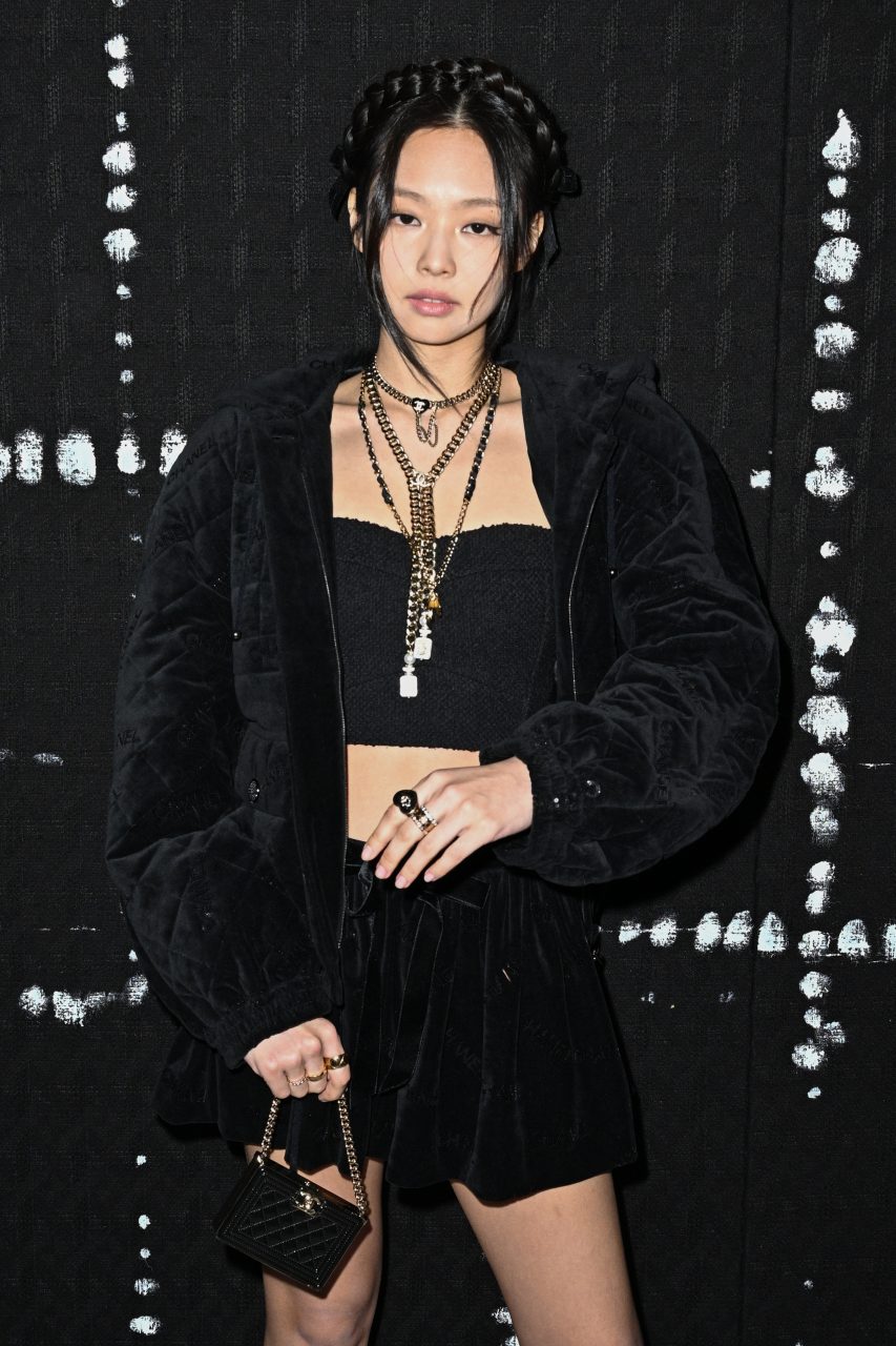 Blackpink Jennie 為何能成為「人間香奈兒」？以她經典造型詳解穿搭秘訣！ Vogue Hong Kong