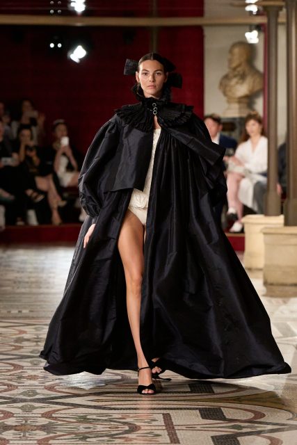 在巴黎歌劇院，追尋Chanel的永恆與華麗｜Fall/Winter 2024 Couture